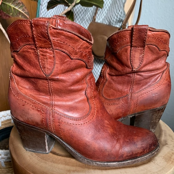 Frye Shoes - Frye Pull on Tabitha Western Bootie